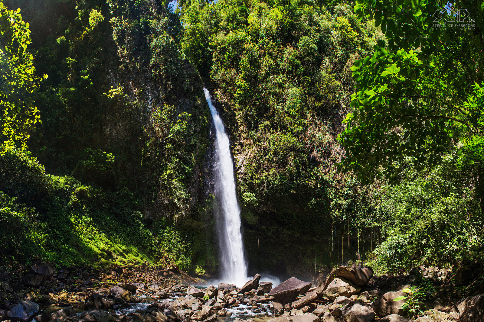 La Fortuna waterfall La Fortuna Waterfall is located near the city of La Fortuna near the Arenal volcano. The waterfall emerges from dense jungle before plummeting some 65m into an emerald pool below. Stefan Cruysberghs